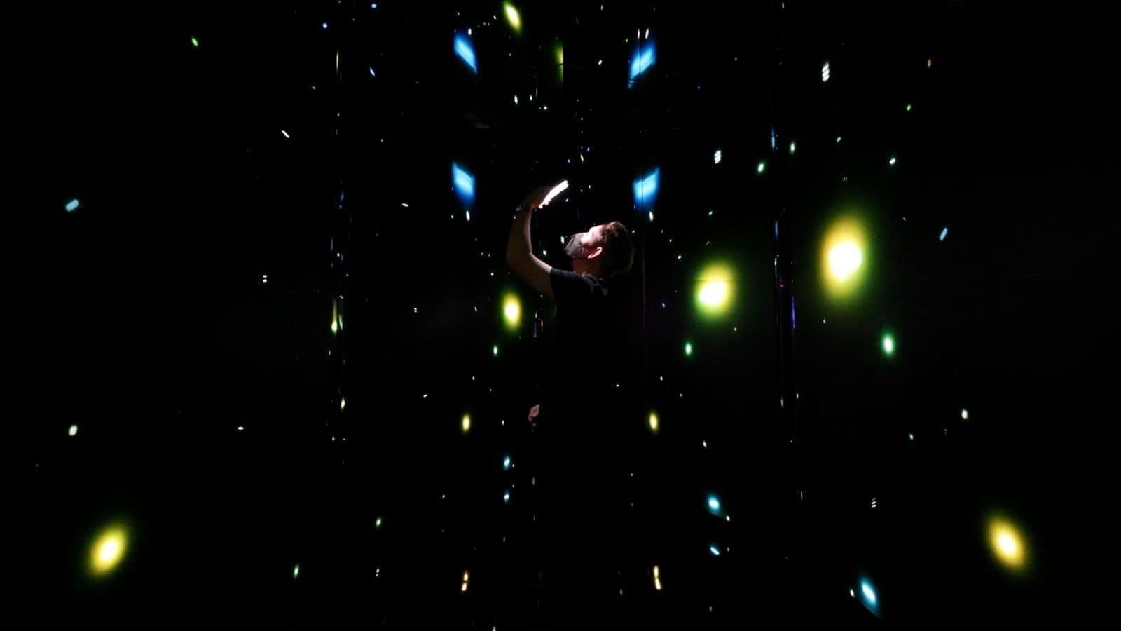 BMW CES infinity room installation